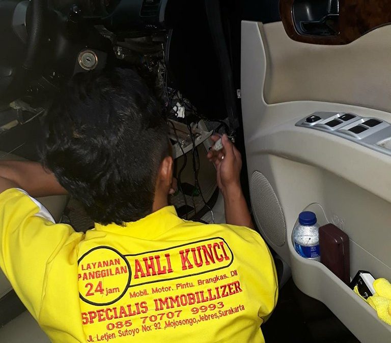 Ahli Kunci Mobil
